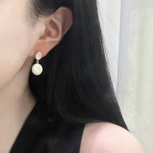 Boucles d'oreilles en perles naturelles incrustées de coquillages pour femmes, petit bouton avec des gouttelettes d'eau en forme d'œuf, boucles d'oreilles bouton élégantes - Product Image 4