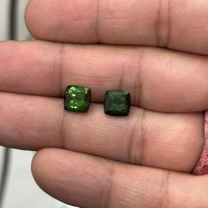 Paire de pierres précieuses de tourmaline verte naturelle taille coussin 5,30 carats AAAA, claires à la loupe, provenance Madagascar, bijoux fins, vente en gros de pierres précieuses - Product Image 6