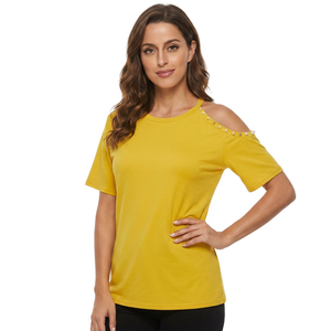 T-shirt tricoté décontracté jaune uni pour femme avec épaules dénudées, perles et col rond, manches courtes, collection Printemps-Été, vente en gros - Product Image 2