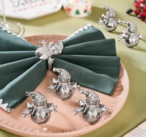 Juego de servilleteros de latón con diseño de muñeco de nieve |   Porta Servilletas Navideños Ecológicos y Duraderos |   Decoración Festiva para Mesa de Comedor con Forma de Copo de Nieve - Product Image 3