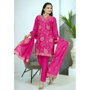 Ensembles pour femmes de créateur, costume en chinon brodé avec des broderies de sequins - Product Image 3