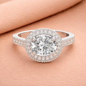 Elegante Anillo de Compromiso con Halo de Diamantes de Corte Redondo en Oro Amarillo, Blanco y Rosa con Diseño de Banda Pavé de Inspiración Vintage - Product Image 2