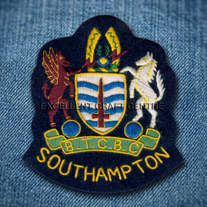 Écusson brodé de Southampton à coudre, badge en tissu de forme irrégulière, design classique pour vêtement - Product Image 2