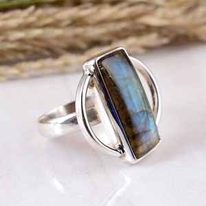 Anillo de Plata de Ley 925 Hecho a Mano con Labradorita Arcoíris, Filigrana de Corazón, Estilo Bohemio Hippie, Anillo de Boda Rectangular con Bisel Brillante - Product Image 2