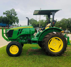 Tractor Agrícola John Deere 5045E de 45HP con Motor de Ahorro de Combustible, Dirección Manual o Asistida, Tractor Multipropósito para el Sector Agrícola Moderno - Product Image 1