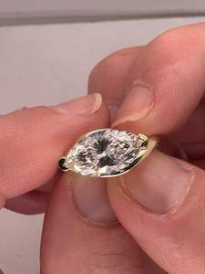 Bague signet de luxe en or massif 14 carats avec diamant taille marquise de 2,02 carats cultivé en laboratoire East West pour femme, cadeau d'anniversaire ou de promesse pour amoureux - Product Image 2