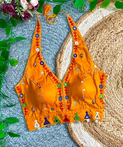 Top corto étnico morado con cuello halter, bordado de espejos y trabajo con hilos de colores para mujer, ropa informal. - Product Image 5