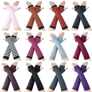 Manchettes rayées pour femmes, gants longs sans doigts en tricot sans couture, motif rayé noir et gris pour adultes - Product Image 1