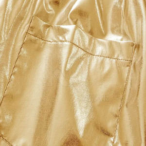 Shorts en cuir pour hommes, design structuré et taille confortable, parfaits pour les tenues urbaines. - Product Image 4