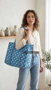 Bolsa de Mano Grande Acolchada de Algodón con Estampado Floral Azul, Bolso de Hombro para Mujer, Ecológico, Reutilizable, para Compras - Product Image 3