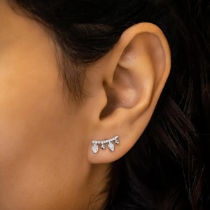 Pendiente de oro de 14k con diamante en forma de pera, arete tipo ear cuff delicado, minimalista, brillante, con diamante natural individual, joyería tipo crawler. - Product Image 3