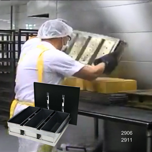 ATLAS STAR 3 Straps - Molde para Pan de 4 Cavidades de Aleación de Aluminio, 1000 g, Duradero, con Tapa, Antiadherente, Negro, Apto para Horno - Product Image 4