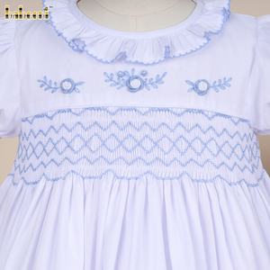 Vestido fruncido blanco para niñas con detalles bordados Vestido de otoño para niños-ODM OEM al por mayor DR4426 - Product Image 4