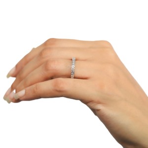 Bague fine en or massif 10K 14K 18K, diamant rond cultivé en laboratoire certifié IGI, faite à la main, demi-alliance éternelle, couleur DEF, clarté VS VVS - Product Image 5