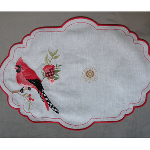 Serviette en lin carrée à bords festonnés CAMELLIA, broderie délicate, luxe moderne, faite à la main, personnalisable, design durable, mariages - Product Image 2
