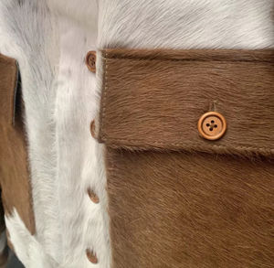 Nouvelle veste d'hiver pour femme 2026 en cuir de vachette, broderie, perles, boutons décoratifs, matelassée, respirante, durable, imprimé uni en soie - Product Image 3