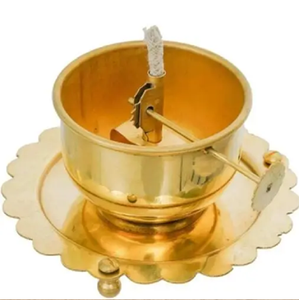 Soporte de latón para lámpara de aceite Diya, con forma de trompa de elefante tallada, para rituales de Puja, disponible a precios de mayorista. - Product Image 2