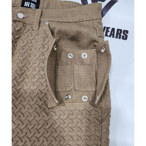 กางเกงยีนส์เดนิมแบบ Selvedge พร้อมลายปั๊มนูนแบบเรียบหรู ระดับพรีเมียม น้ำหนักปานกลาง สไตล์วินเทจ ระบายอากาศได้ดี ผลิตตามสั่งโดยผู้ผลิต OEM - Product Image 6