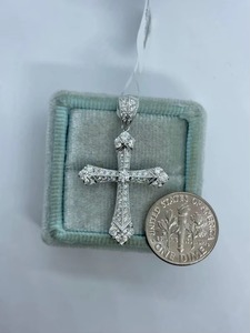 Pendentif classique en argent plaqué avec croix de Jésus, orné de cristaux de moissanite et de strass, style hip-hop, bijou unisexe, cadeau - Product Image 3
