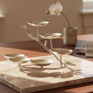 Support de service artistique en or à six compartiments, inspiré des branches, idéal pour l'exposition de chocolats et bonbons, les événements festifs et la mise en scène de tables de réception. - Product Image 6