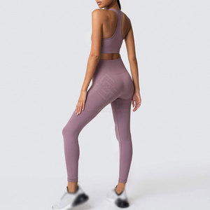 Ensemble de yoga pour femme personnalisé à faible MOQ avec logo frontal – Tenue de fitness 2 pièces respirante, écologique et de haute qualité - Product Image 6