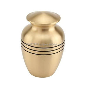 Urne de crémation humaine en laiton au design classique pour adultes pour le stockage commémoratif familial avec finition dorée traditionnelle polie - Product Image 3