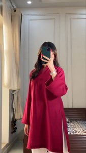 Collection Exclusive Prête-à-Porter Top-Plazzo en Soie Romaine Moderne, Salwar Kameez Longueur Ras du Sol avec Broderie Entièrement Cousue, Coupe Classique - Product Image 5