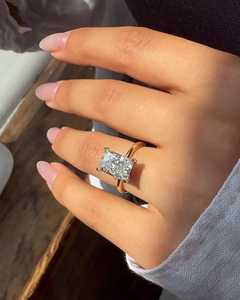 Bague Solitaire de Fiançailles et de Mariage en Or Massif 14K 18K avec Diamant de Laboratoire Taille Radiant de 3,50 Carats, Sertie à Griffes, Bande de 2mm de Largeur, Certifiée IGI - Product Image 4