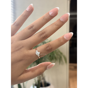 Bague de mariée exclusive en or massif avec trois pierres de diamant de culture en forme de chevron, 0,79 carat VVS VS EF, bijoux fins pour femmes - Product Image 1