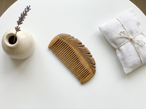 Peine de bolsillo de madera natural con dientes finos para el cuidado de la barba y el bigote para hombres, esencial para el cuidado del cabello en viajes. - Product Image 4