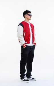เสื้อแจ็คเก็ตวาร์ซิตี้สีแดงแบบยูนิเซ็กซ์  คอปกมีฮู้ด  ซิปด้านหน้า  ทรงโอเวอร์ไซส์  ปลายแขนเสื้อลายทาง  สไตล์ฮิปฮอป สตรีทแวร์ วินเทจ สำหรับฤดูหนาว - Product Image 4