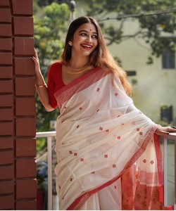 Sari en soie vert clair prêt à être expédié, robe traditionnelle indienne style Banarasi, sari drapé avec motif de bordure pour les cérémonies. - Product Image 2
