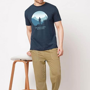 เสื้อยืดแขนสั้นสีกรมท่าสำหรับผู้ชาย คอกลม ทรงโอเวอร์ไซส์ สไตล์ลำลอง ผ้าเจอร์ซีย์คอตตอน 100% ระบายอากาศได้ดี เป็นมิตรกับสิ่งแวดล้อม แห้งเร็ว - Product Image 1