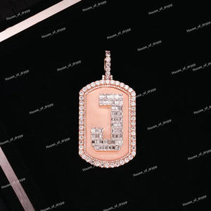 Colgante con inicial J en plata 925 con incrustaciones de moissanita, diamantes de corte baguette y piedras redondas, para uso unisex. - Product Image 4