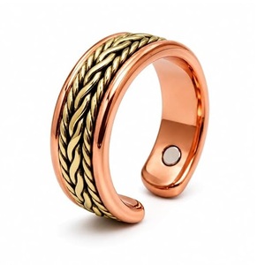 Anillo Deportivo Unisex de Dos Tonos con Diseño Trenzado, Grabado Láser, Ecológico y Elegante, de Latón, Marca Swamini Creations - Product Image 6