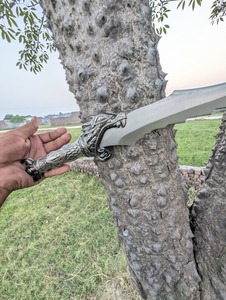 Cuchillo de Acero Inoxidable con Mango de Cabeza de Dragón, Hoja Serrada con Punta de Clip - Product Image 4