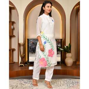 Ensemble de kurta en mousseline de soie Lily White décontracté, taille XS, avec manches trois-quarts - Product Image 4