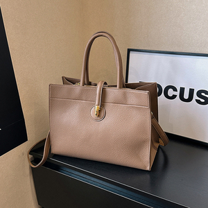 Sac fourre-tout élégant en PU noir, couleur unie, fermeture à fermoir, usage quotidien, toutes saisons, sac à main pour femme, sac fourre-tout en cuir véritable, couleur unie - Product Image 3