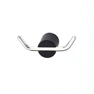 Moderno Gancho Doble para Bata de Acero Inoxidable 304 Antioxidante para Hoteles, Restaurantes, Lavanderías y Baños - Product Image 1