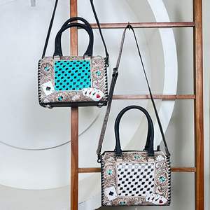 Collection de sacs Speedy Grand Moyen Petit Sac à main en cuir de vache travaillé à la main avec un design d'as de pique Sac de voyage miniature de luxe pour femmes - Product Image 6