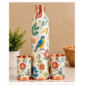 Juego de botellas de agua de cobre hechas a mano con diseño floral en negro y dorado, portátiles para uso doméstico. - Product Image 2