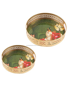 Plateau Pichwai pour cadeaux de retour Plateau rond en métal Articles de décoration pour la maison | Plateau traditionnel pour Diwali | Plateaux cadeaux élégants pour mariage - Product Image 4