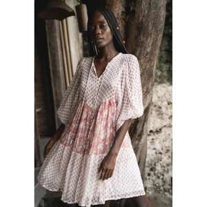 Vestido Mini Nora Color Aguamarina, Cintura Natural, Intrincadamente Tallado a Mano, Ecológico, 100% Algodón, Casual - Product Image 4