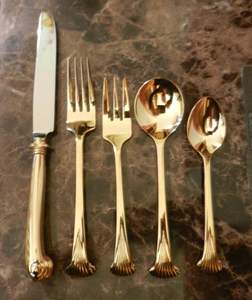 Ensemble de couverts en acier inoxydable moderne au design minimaliste, parfait pour la table à manger contemporaine, les restaurants et l'usage domestique - Product Image 3