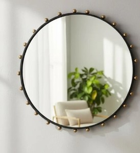 Elegante Espejo de Cristal Veneciano con Grabados Florales Ornamentales, Bordes Biselados y un Encanto Vintage Sofisticado - Product Image 1