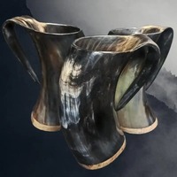 Chope à bière artisanale de qualité supérieure en corne de buffle avec base en bois, poignée naturelle courbée, article original pour boire, par UO INDIA