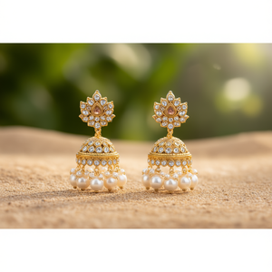 Pendientes Jhumki Tradicionales Lucentarts, Chapados en Oro, con Piedra Pota y Perla, Diseño Colgante Fino -10575572WH - Product Image 3