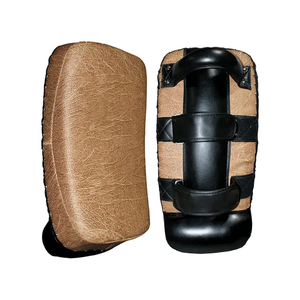 Protector de Piernas de Cuero Personalizable con Logotipo, al Mejor Precio, para Entrenamiento de Kickboxing, MMA y Muay Thai - Product Image 2