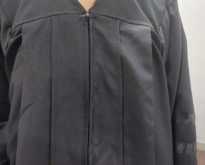 Conjunto de Toga y Birrete de Graduación Académica Personalizado de Alta Calidad en Negro Brillante Mate, en Poliéster/Algodón para Uniformes Escolares - Product Image 2