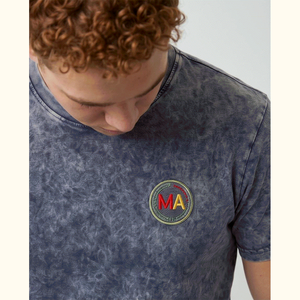 Camiseta de Algodón Sólido para Hombre, Manga Corta, Cuello Redondo, Corte Holgado, Diseño Vintage con Logotipo Impreso con Láser en la Parte Delantera, Antiarrugas, Secado Rápido - Product Image 3